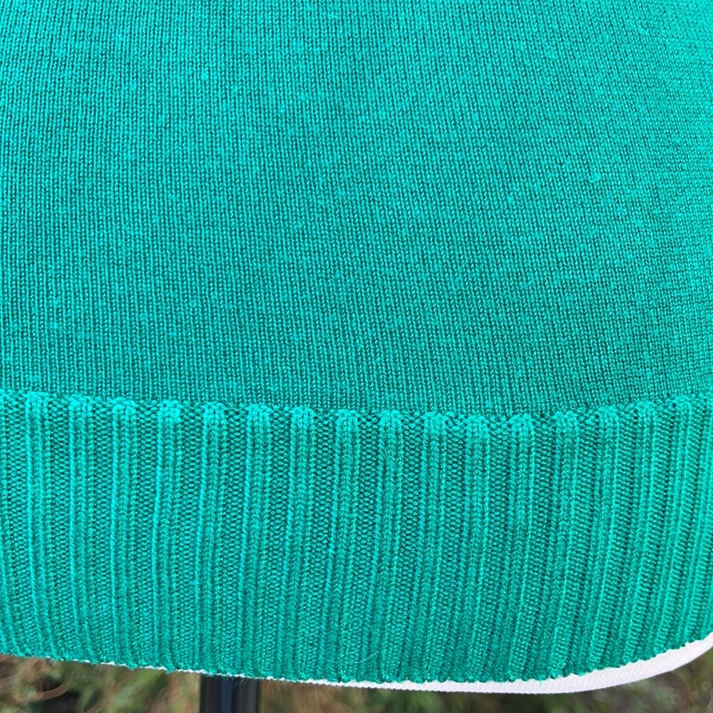 Active Basic V Neck Green Sweater - Picture 6 of 7